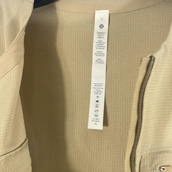 Lululemon Ventlight Zippered, Flight Suit,Tan, Khaki,Drawstring,Onesie,Size 2 - Picture 4 of 15